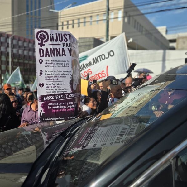 Manifestantes interceptan a Sheinbaum en Tampico; exigen justicia por Danna