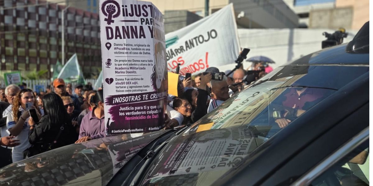 Manifestantes interceptan a Sheinbaum en Tampico; exigen justicia por Danna