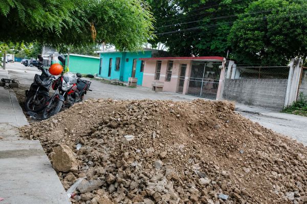 Montón de tierra evidencia abandono de autoridades en El Mante