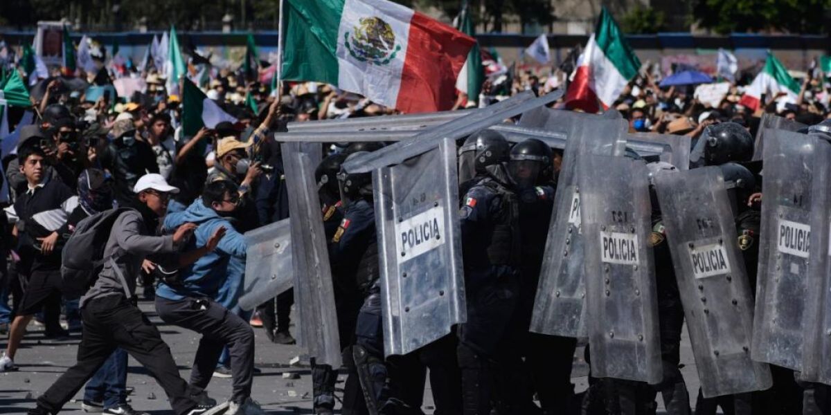 Vinculan a proceso a tres jóvenes por marcha de la Generación Z