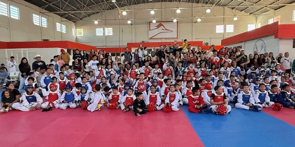 Más de 120 Taekwondoínes, Realizan clase especial