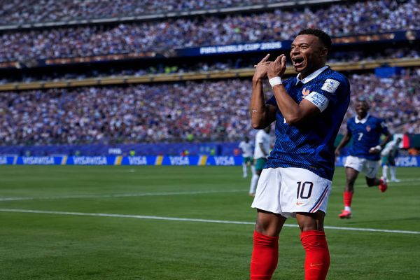 Marca Mbappé doblete para triunfo de Francia ante Senegal