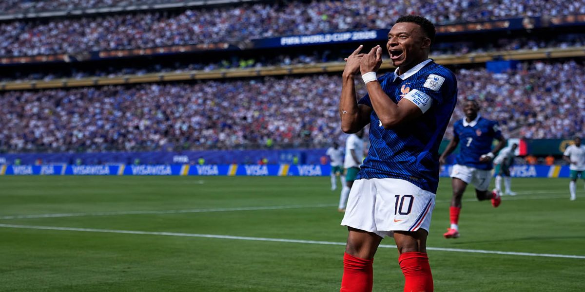 Marca Mbappé doblete para triunfo de Francia ante Senegal