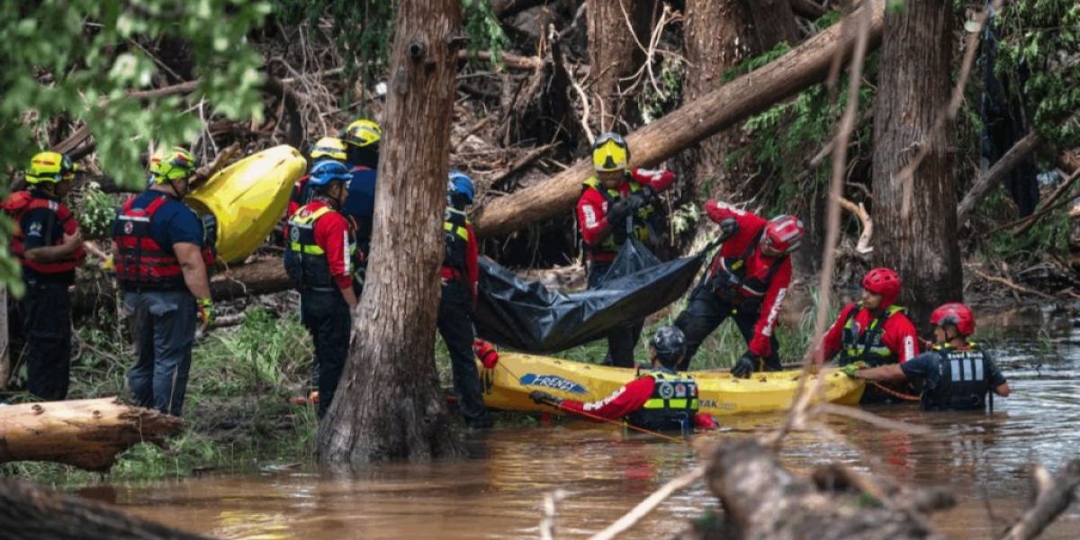 México envía bomberos a Texas; EE.UU. agradece apoyo tras inundaciones