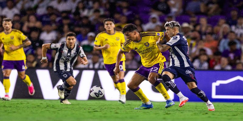 Rayados debuta con polémica derrota ante Orlando City