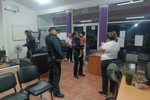 Comerciante resguarda a niño extraviado en Altamira; Guardia Estatal lo pone bajo protección del DIF