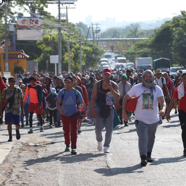 Ordena Donald Trump suspender entrada en frontera sur 