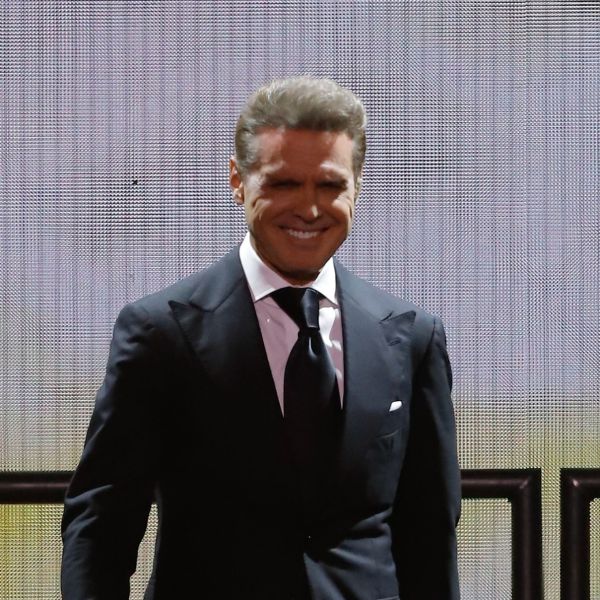 Lejos de escándalos, así llega Luis Miguel a los 56 años