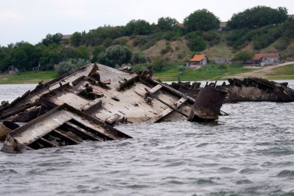 El descenso en el caudal del río Danubio deja a la vista barcos nazis de la Segunda Guerra Mundial
