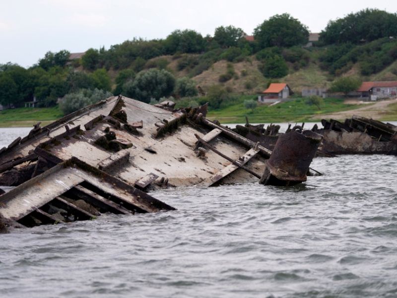 El descenso en el caudal del río Danubio deja a la vista barcos nazis de la Segunda Guerra Mundial
