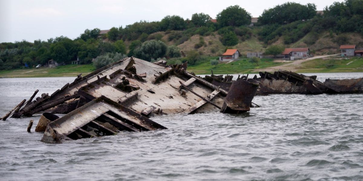 El descenso en el caudal del río Danubio deja a la vista barcos nazis de la Segunda Guerra Mundial