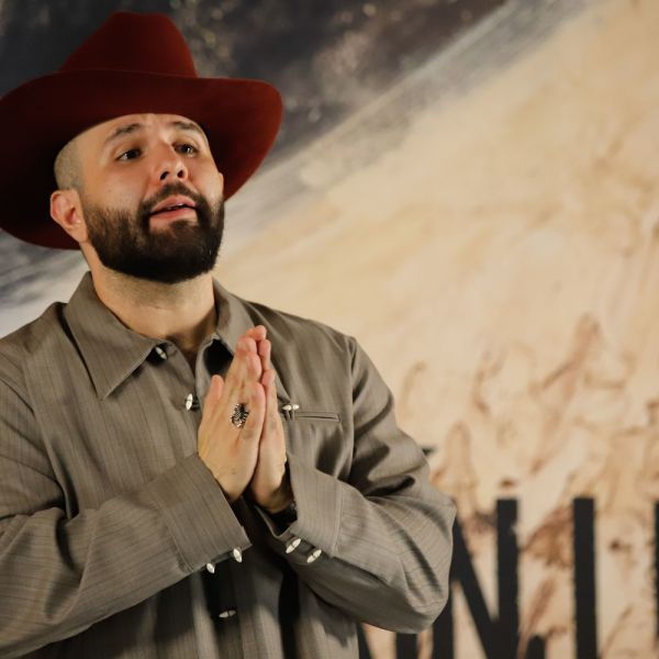 Por fallas en dos aviones , Carín León suspende su concierto en Las Vegas
