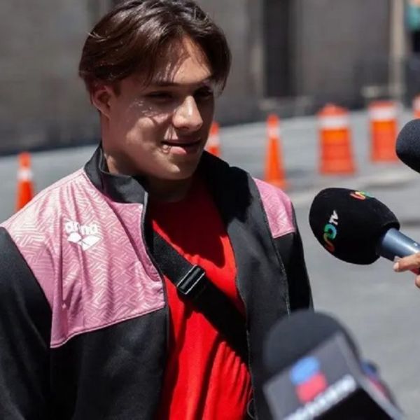Omar Olvera pide aumento de sueldo para su entrenadora y pueda permanecer en el país