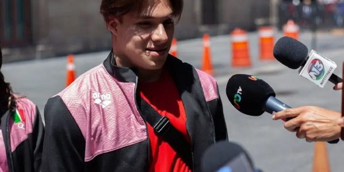 Omar Olvera pide aumento de sueldo para su entrenadora y pueda permanecer en el país