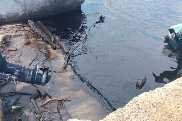 Derrame de chapopote golpea a pescadores del río Pánuco; denuncian pérdidas y falta de apoyo
