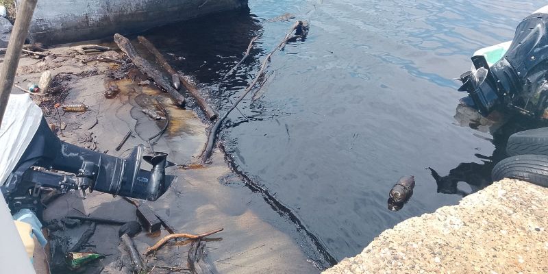 Derrame de chapopote golpea a pescadores del río Pánuco; denuncian pérdidas y falta de apoyo