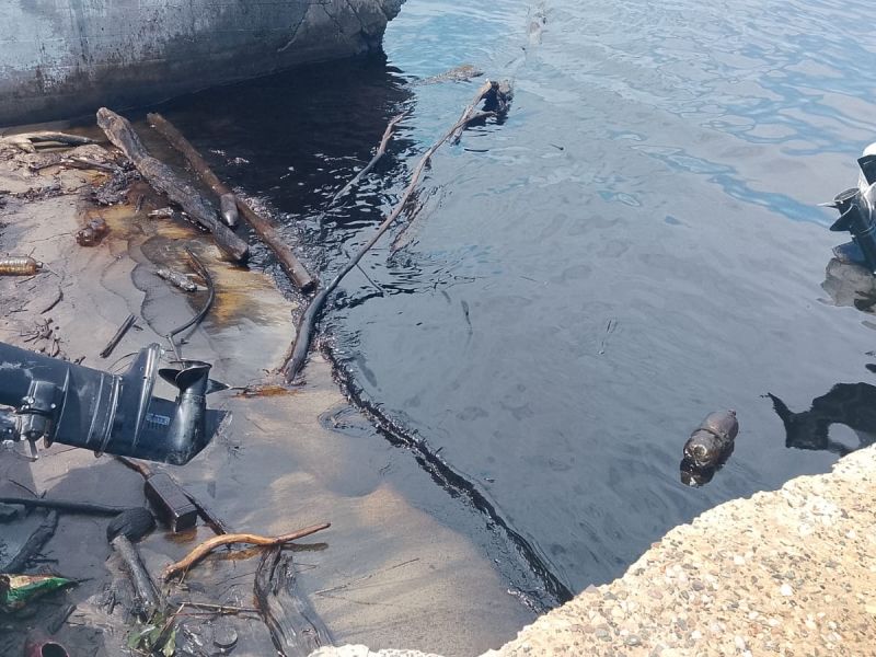 Derrame de chapopote golpea a pescadores del río Pánuco; denuncian pérdidas y falta de apoyo