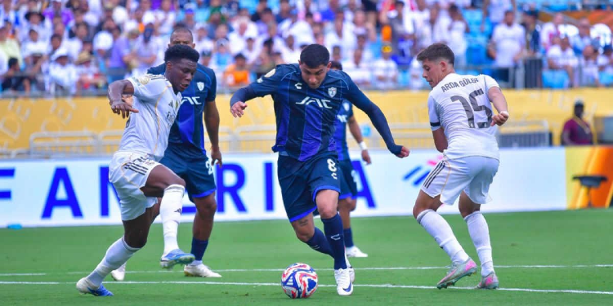 Real Madrid derrota al Pachuca con 10 jugadores
