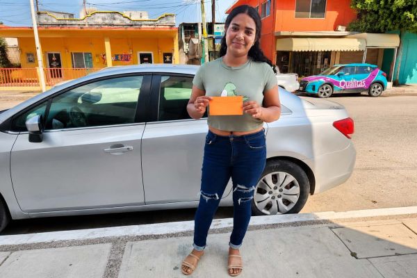 Astrid Sontoya respalda al equipo Panteras rumbo al torneo de Celaya