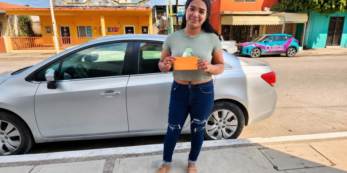 Astrid Sontoya respalda al equipo Panteras rumbo al torneo de Celaya