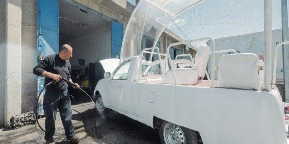 Convertirán papamóvil de Francisco en clínica itinerante para niños en Gaza