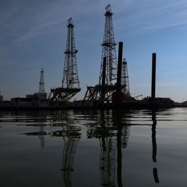 Toma control EE.UU. del petróleo venezolano