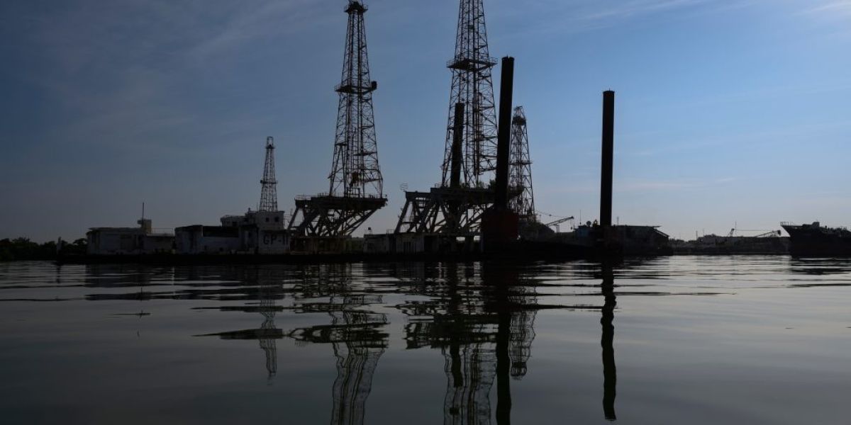 Toma control EE.UU. del petróleo venezolano