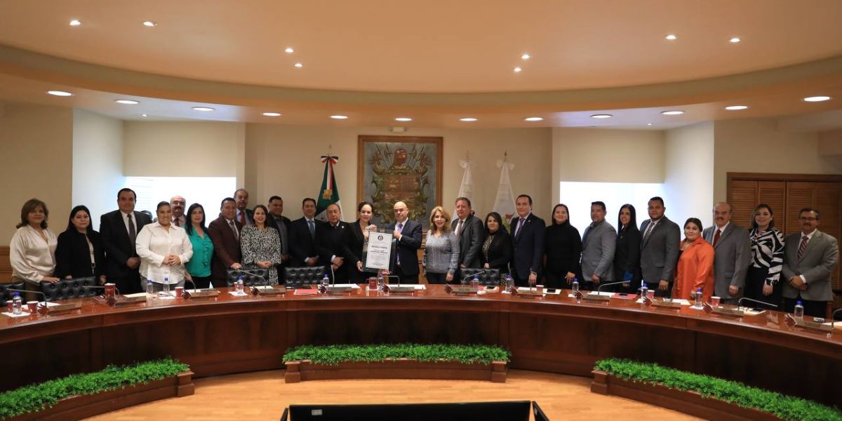 Reconocen Tecolotes de los Dos Laredos a presidenta municipal Carmen Lilia Canturosas por su impulso al deporte
