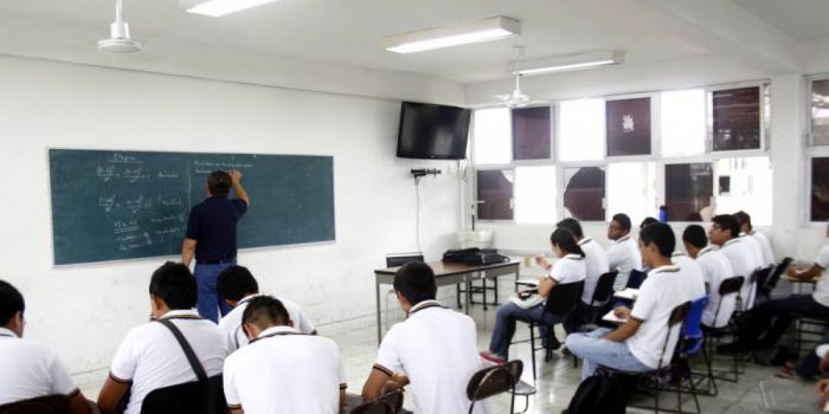 La mitad de alumnos de prepa sufren atraso severo, admite SET