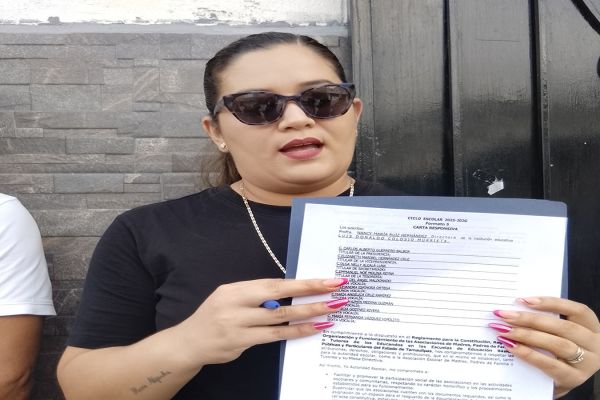 Protestan en primaria de Tampico; acusan irregularidades en mesa de padres