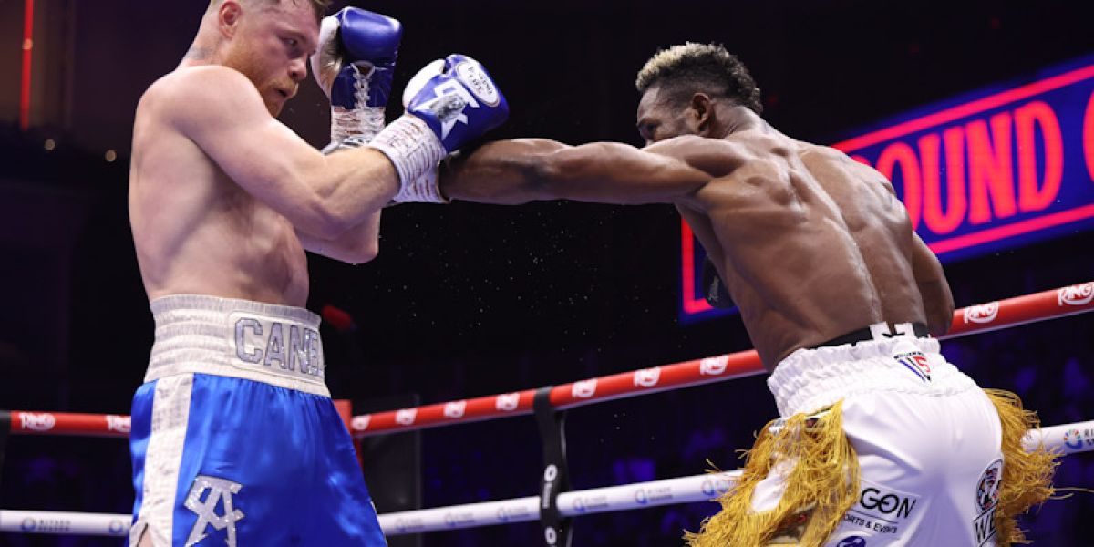 Saúl “Canelo” Álvarez venció al cubano William Scull por decisión unánime