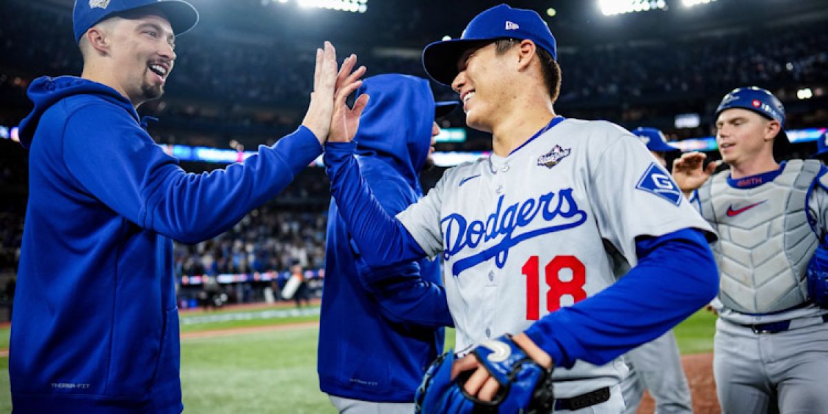 Dodgers vencen a azulejos en el Juego 2 de la serie mundial