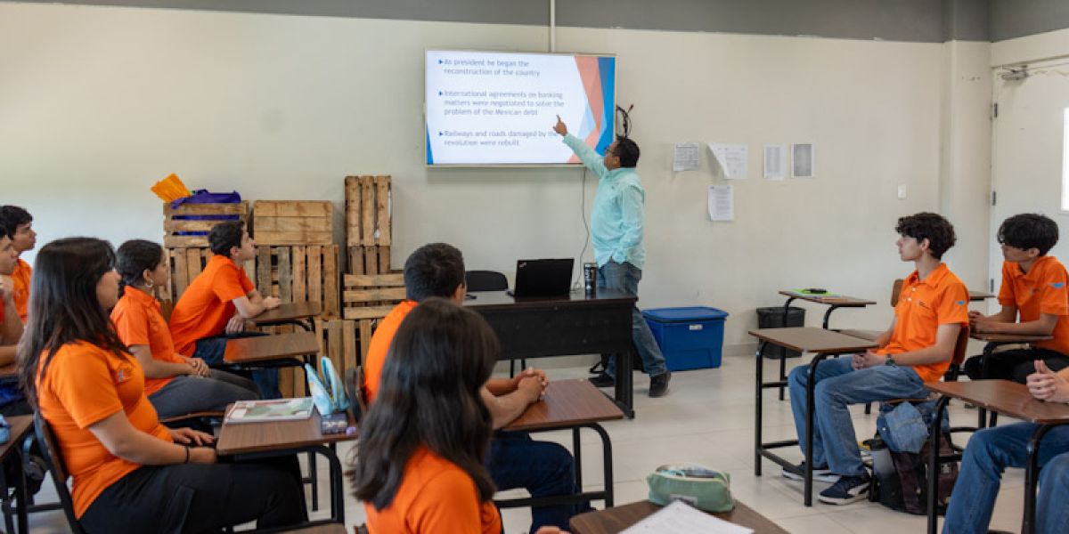 Impulsa la UAT formación bilingüe en la Preparatoria No. 3