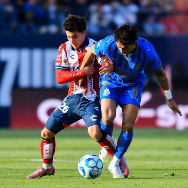 Chivas derrota a San Luis y reafirma superliderato