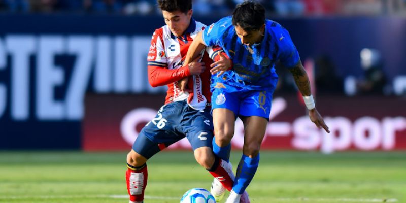 Chivas derrota a San Luis y reafirma superliderato