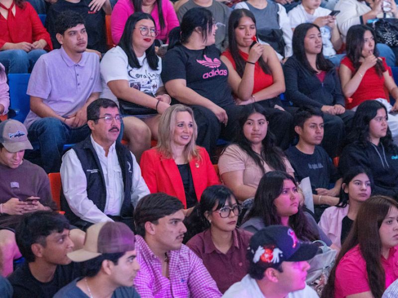 Estudiantes de la UAT disfrutan del tributo musical “Broken Heart Club”