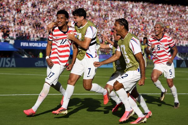 Estados Unidos derrota a Bosnia y va octavos