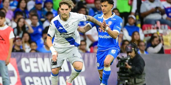Cruz Azul viene de atrás y vence al Puebla