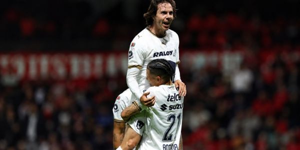 Vence Pumas a Toluca de visita 2 goles a 1