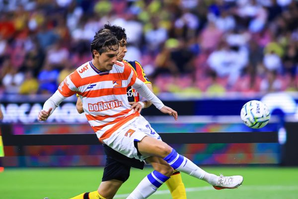 Correcaminos sorprende a Leones Negros en su casa