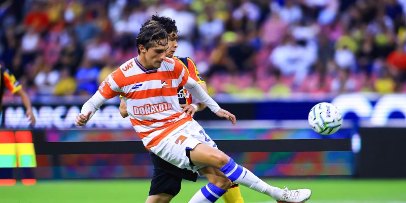 Correcaminos sorprende a Leones Negros en su casa