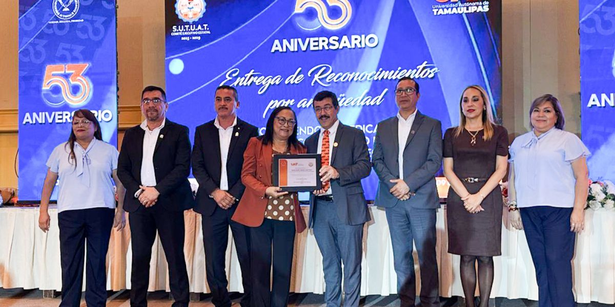 Reconoce Dámaso Anaya a trabajadores universitarios en el 53 Aniversario del SUTUAT