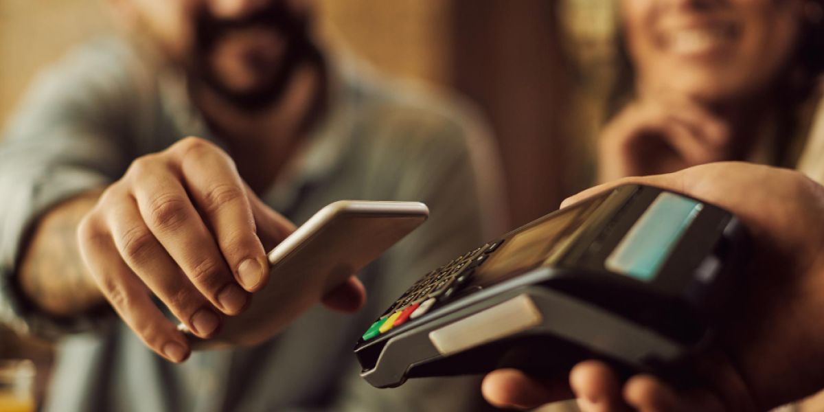 Primera terminal para un emprendimiento: costos, comisiones y conectividad a considerar