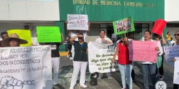 Trabajadores del IMSS protestan por falta de medicamentos y cuestionan a dirigencia sindical