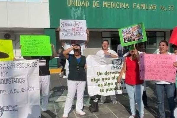 Trabajadores del IMSS protestan por falta de medicamentos y cuestionan a dirigencia sindical