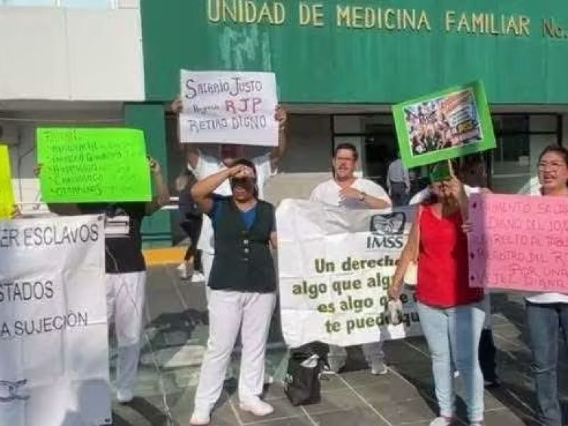 Trabajadores del IMSS protestan por falta de medicamentos y cuestionan a dirigencia sindical