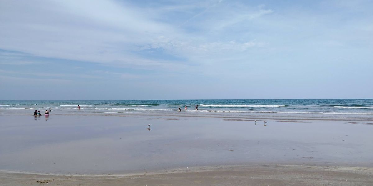 Habitantes de Lomas del Real denuncian cierre de camino vecinal hacia Playa Tesoro
