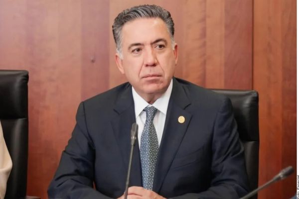 Renuncia de Enrique Inzunza  mantiene en vilo votación en Senado 
