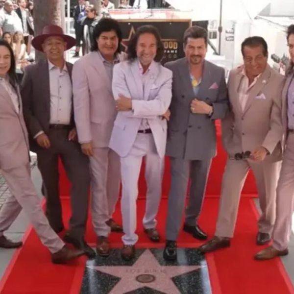 Reconocen a Los Bukis en Paseo de la Fama; honran a inmigrantes