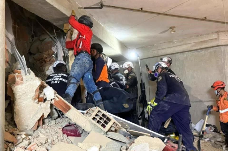 Recuperan rescatistas  mexicanos 80 cuerpos